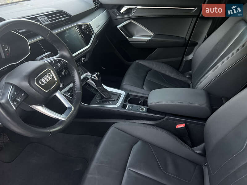Внедорожник / Кроссовер Audi Q3 2019 в Сумах