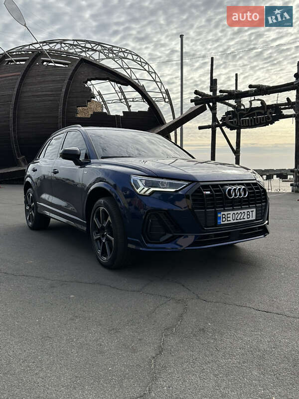 Внедорожник / Кроссовер Audi Q3 2024 в 