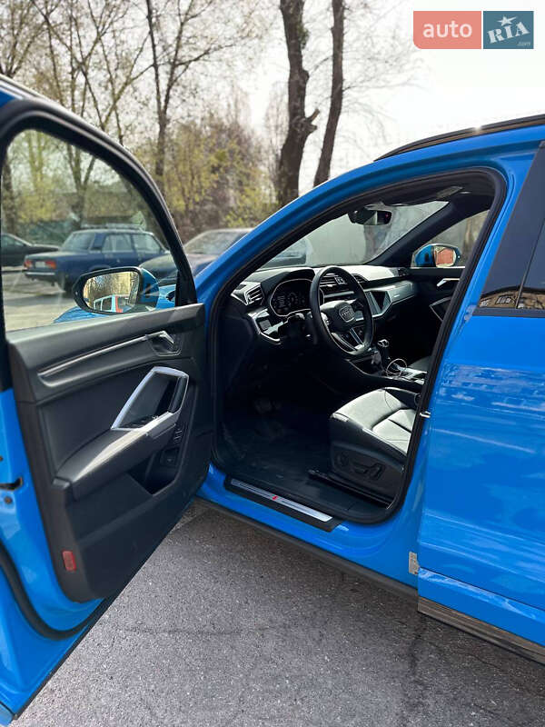 Позашляховик / Кросовер Audi Q3 2022 в Києві