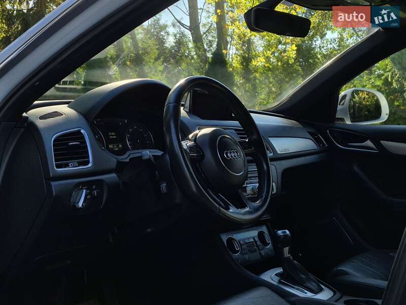 Внедорожник / Кроссовер Audi Q3 2016 в Львове
