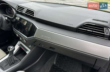 Внедорожник / Кроссовер Audi Q3 2023 в 