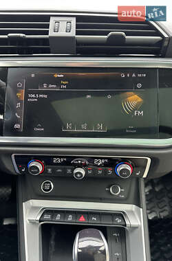 Внедорожник / Кроссовер Audi Q3 2023 в 