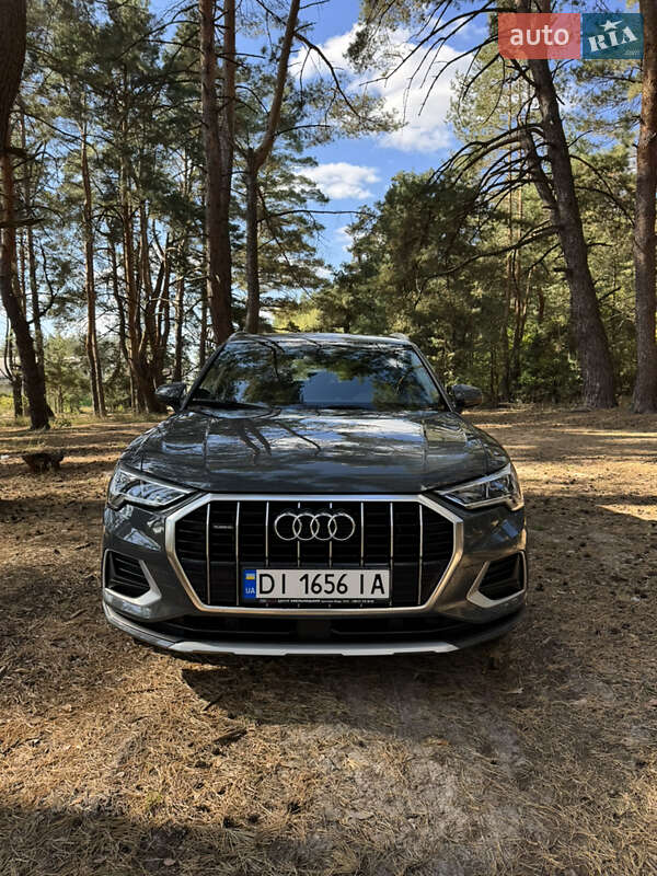 Внедорожник / Кроссовер Audi Q3 2019 в Киеве