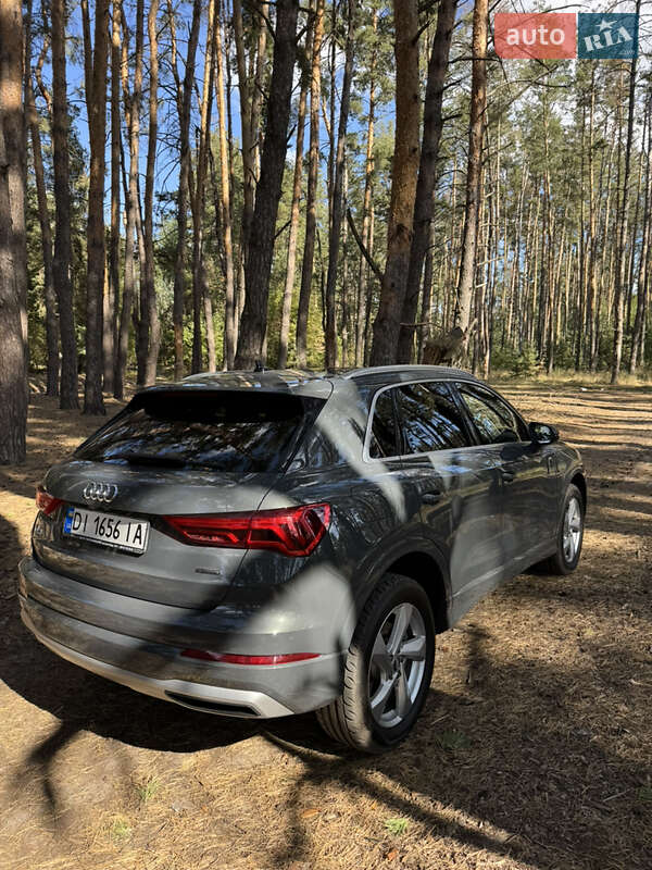 Внедорожник / Кроссовер Audi Q3 2019 в Киеве