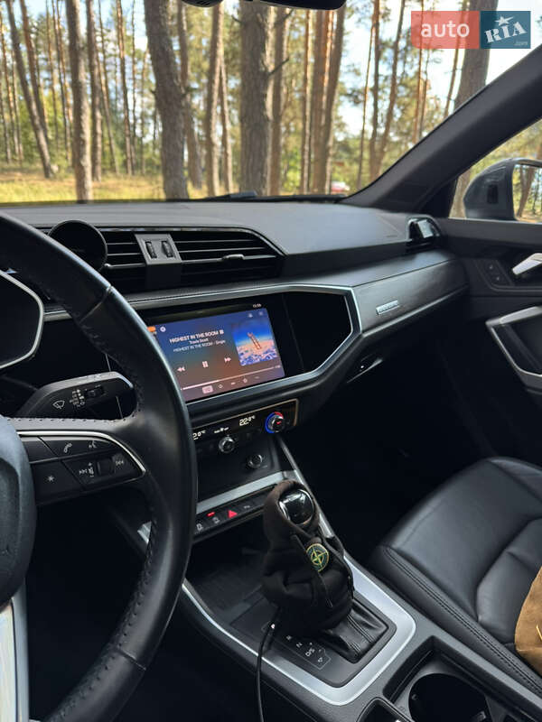 Внедорожник / Кроссовер Audi Q3 2019 в Киеве