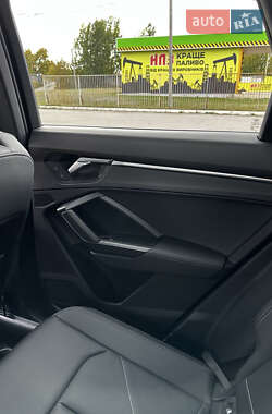 Внедорожник / Кроссовер Audi Q3 2021 в 