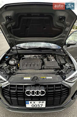 Внедорожник / Кроссовер Audi Q3 2021 в 