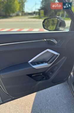 Позашляховик / Кросовер Audi Q3 2024 в 