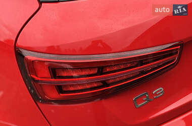 Позашляховик / Кросовер Audi Q3 2016 в 