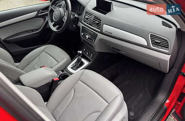 Позашляховик / Кросовер Audi Q3 2016 в 