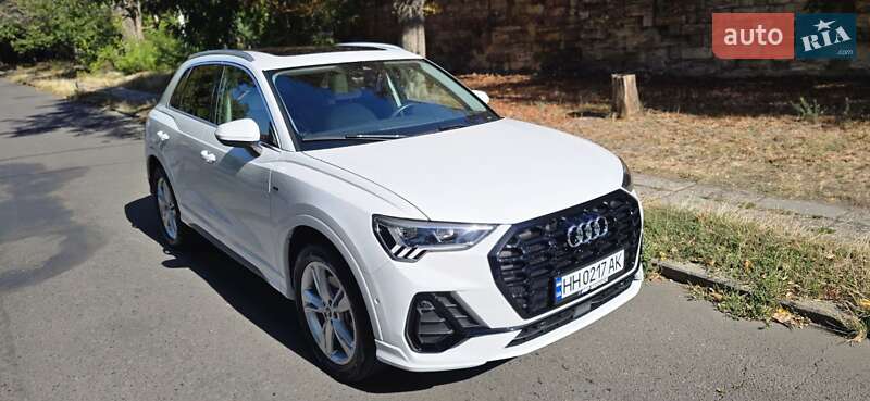 Внедорожник / Кроссовер Audi Q3 2022 в 
