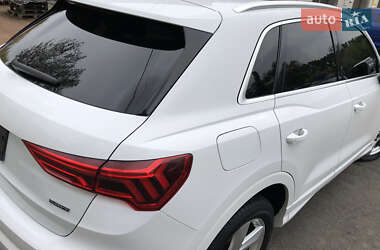 Позашляховик / Кросовер Audi Q3 2021 в 