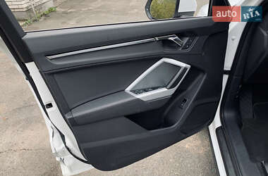 Позашляховик / Кросовер Audi Q3 2021 в 