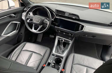 Позашляховик / Кросовер Audi Q3 2021 в 