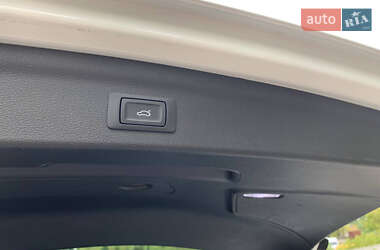 Позашляховик / Кросовер Audi Q3 2021 в 