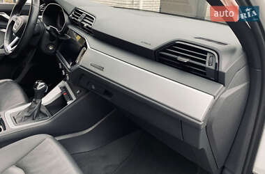 Позашляховик / Кросовер Audi Q3 2021 в 