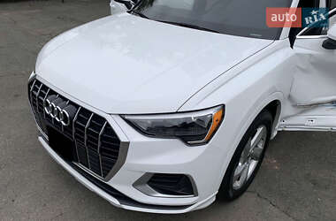 Позашляховик / Кросовер Audi Q3 2021 в 
