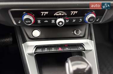 Внедорожник / Кроссовер Audi Q3 2020 в 
