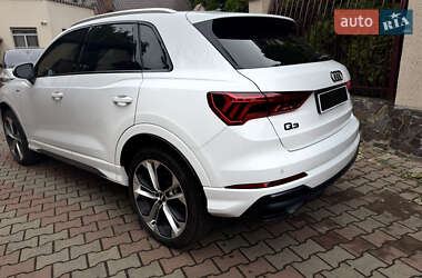 Позашляховик / Кросовер Audi Q3 2019 в 