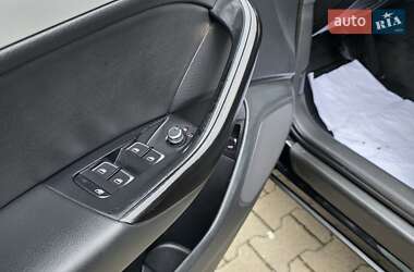 Позашляховик / Кросовер Audi Q3 2016 в 