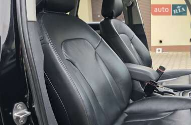 Позашляховик / Кросовер Audi Q3 2016 в 