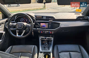Внедорожник / Кроссовер Audi Q3 2019 в 