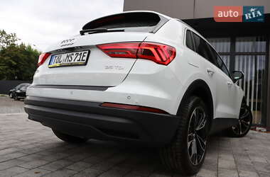 Позашляховик / Кросовер Audi Q3 2020 в 