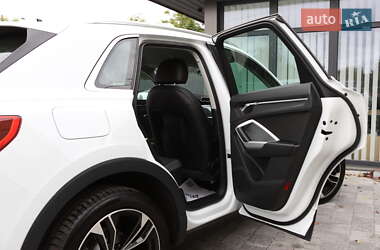 Позашляховик / Кросовер Audi Q3 2020 в 