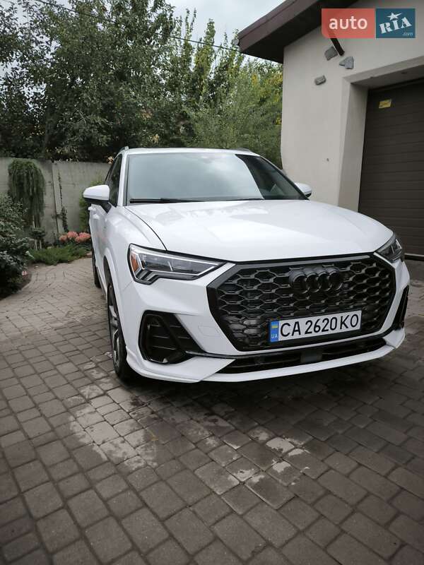 Внедорожник / Кроссовер Audi Q3 2021 в 