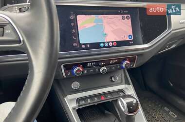 Внедорожник / Кроссовер Audi Q3 2020 в 