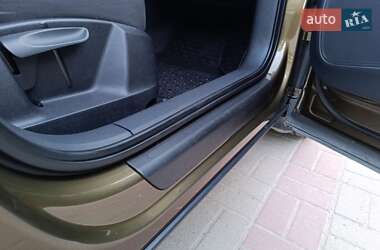 Внедорожник / Кроссовер Audi Q3 2012 в 