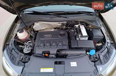 Внедорожник / Кроссовер Audi Q3 2012 в 