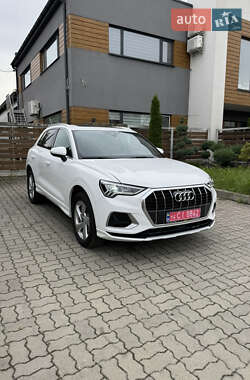 Внедорожник / Кроссовер Audi Q3 2021 в 