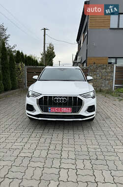Внедорожник / Кроссовер Audi Q3 2021 в 