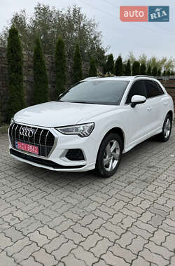 Внедорожник / Кроссовер Audi Q3 2021 в 