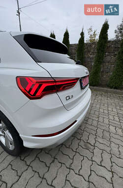 Внедорожник / Кроссовер Audi Q3 2021 в 