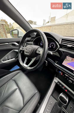 Внедорожник / Кроссовер Audi Q3 2021 в 