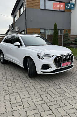 Внедорожник / Кроссовер Audi Q3 2021 в 