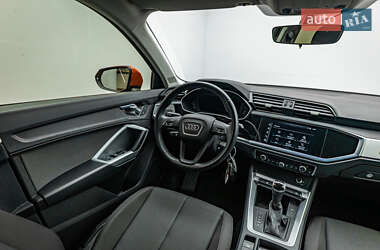 Внедорожник / Кроссовер Audi Q3 2021 в 