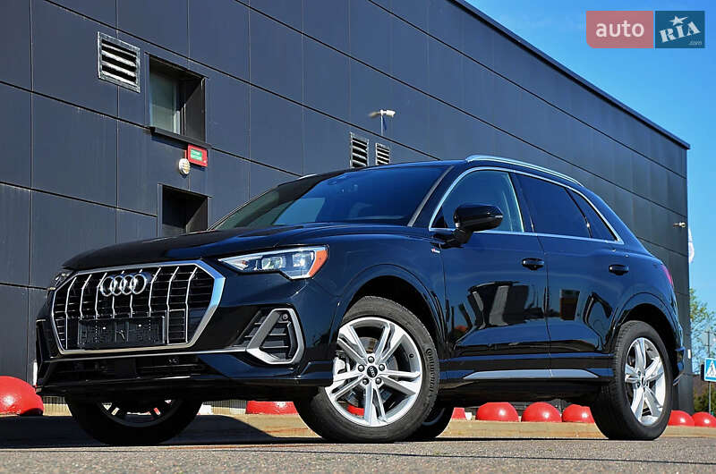 Внедорожник / Кроссовер Audi Q3 2022 в 