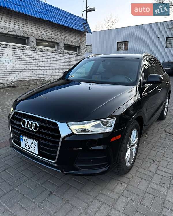 Внедорожник / Кроссовер Audi Q3 2015 в 