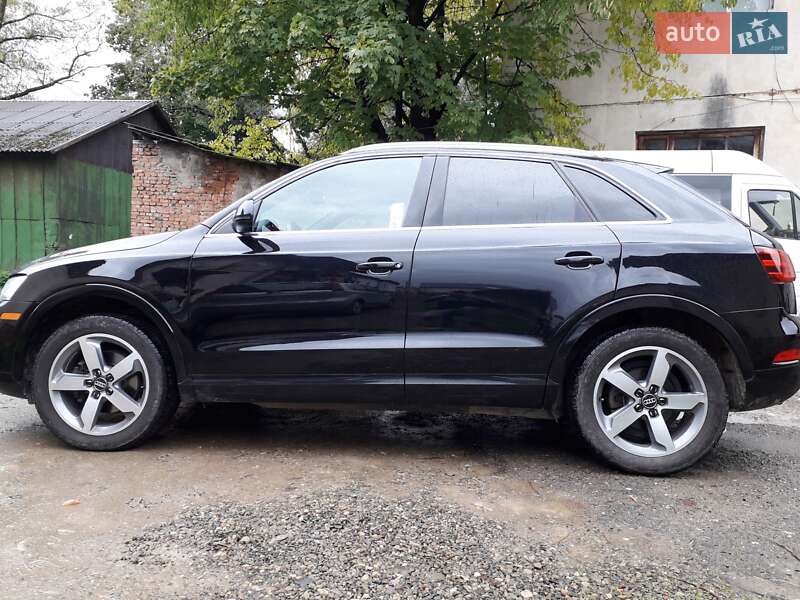 Позашляховик / Кросовер Audi Q3 2014 в Косові