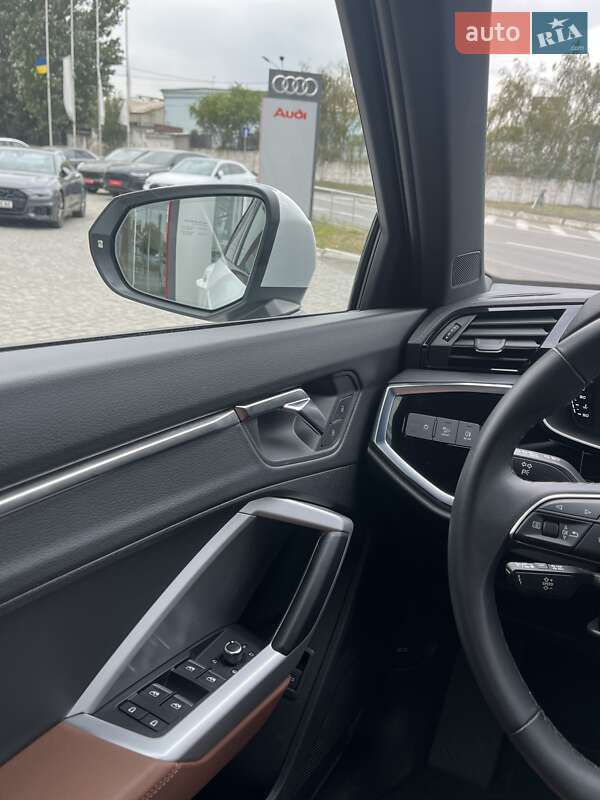 Внедорожник / Кроссовер Audi Q3 2024 в Днепре