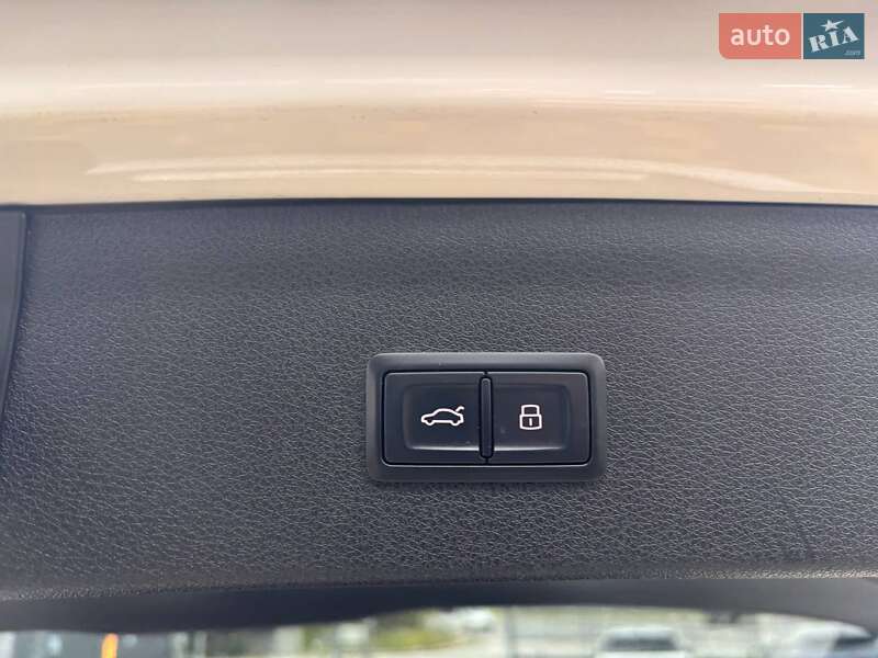 Внедорожник / Кроссовер Audi Q3 2015 в Львове
