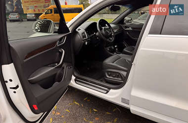 Позашляховик / Кросовер Audi Q3 2015 в 