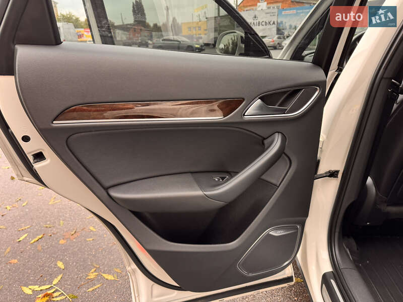 Внедорожник / Кроссовер Audi Q3 2015 в Виннице