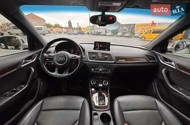 Позашляховик / Кросовер Audi Q3 2015 в 