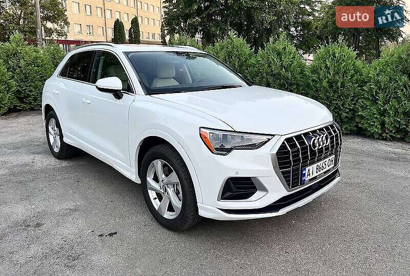 Позашляховик / Кросовер Audi Q3 2020 в 