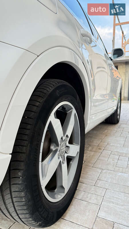 Внедорожник / Кроссовер Audi Q3 2014 в Ужгороде