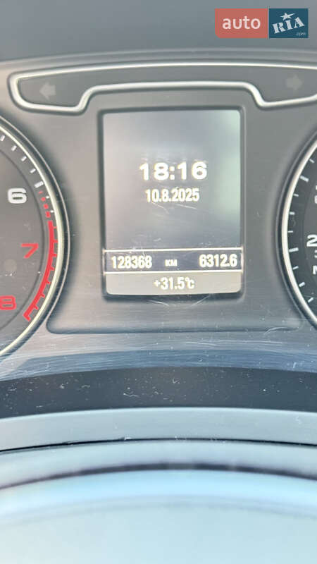 Внедорожник / Кроссовер Audi Q3 2014 в Ужгороде